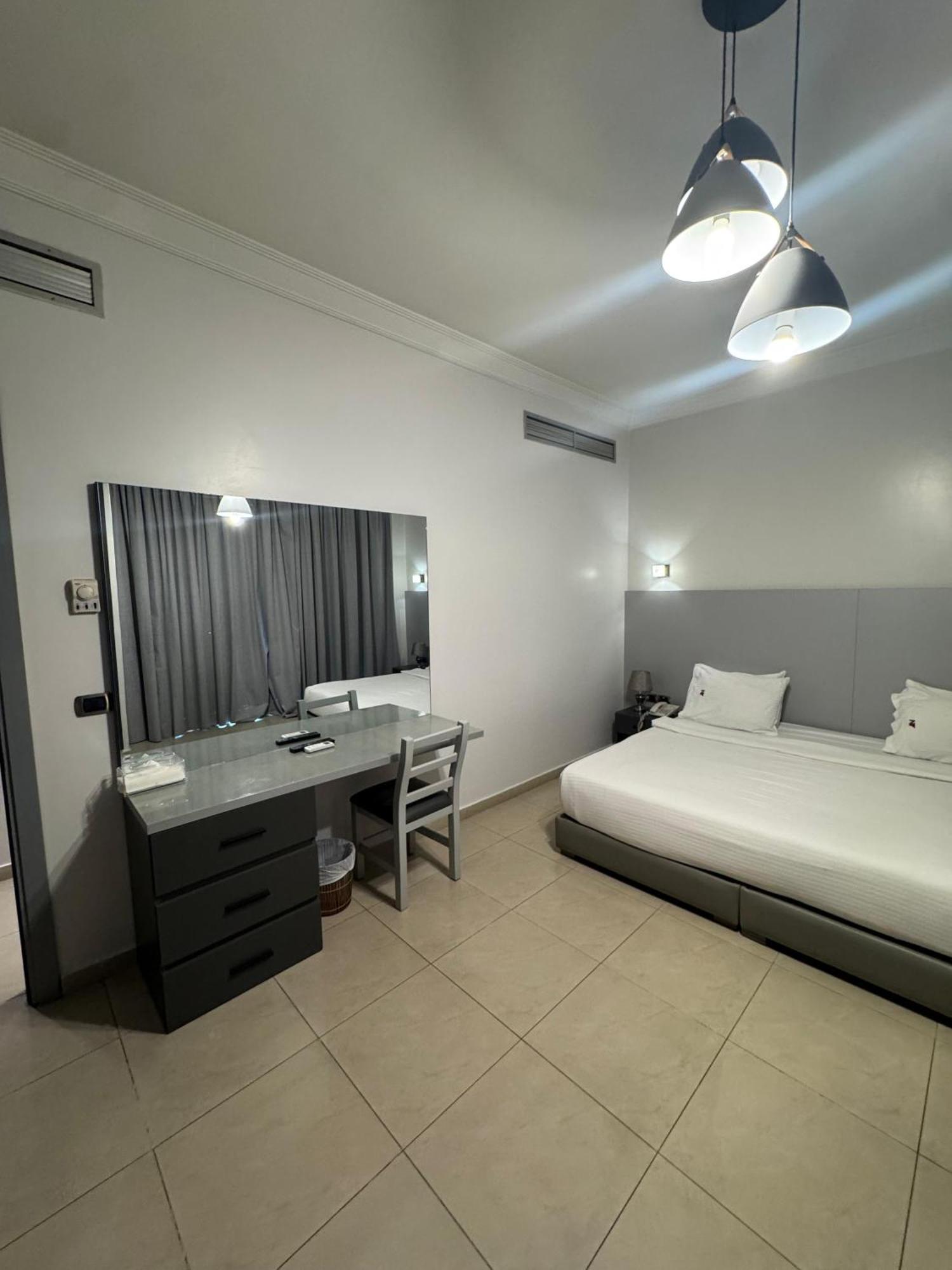 Ny Suites Beiroet Buitenkant foto