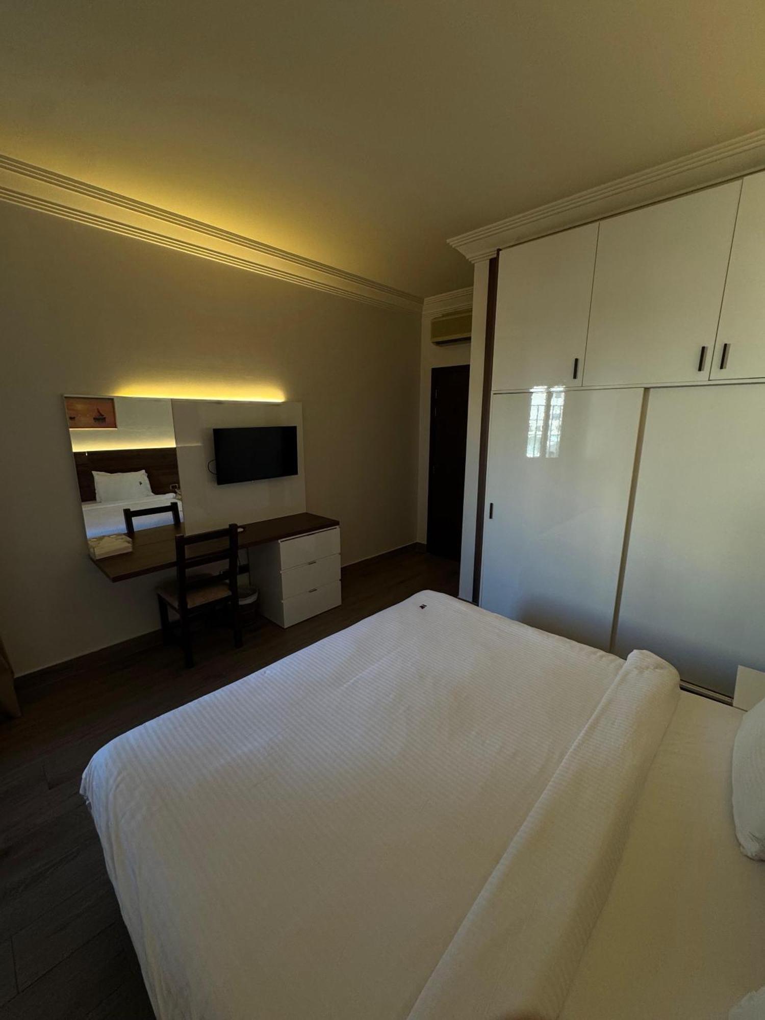 Ny Suites Beiroet Buitenkant foto