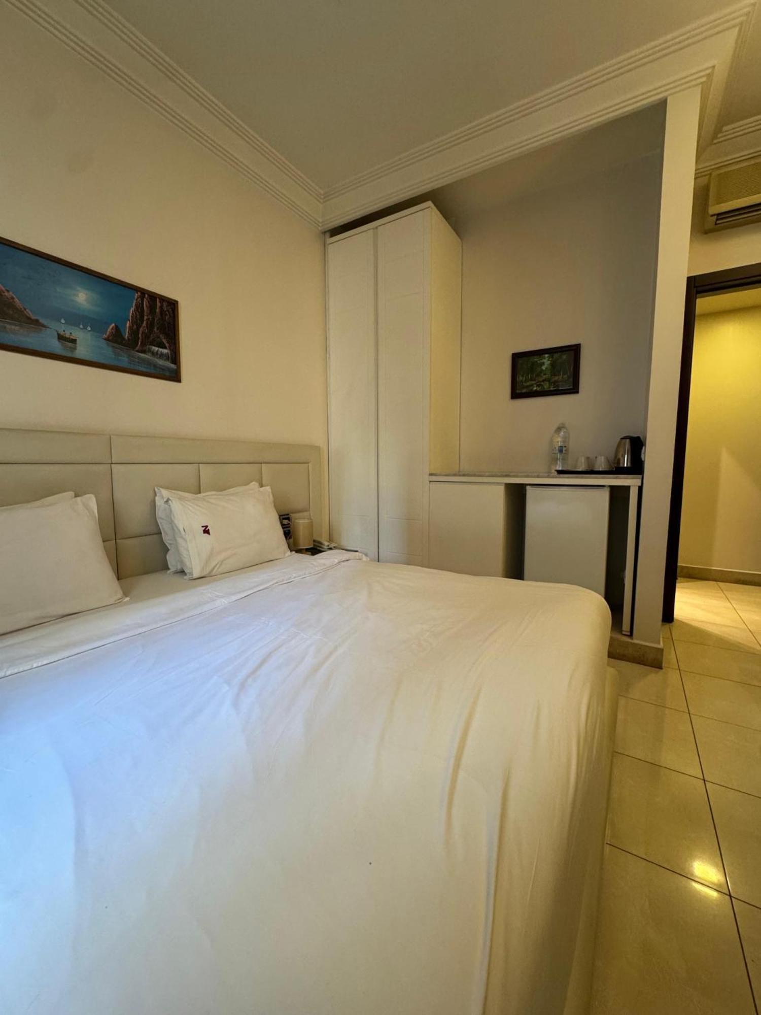 Ny Suites Beiroet Buitenkant foto